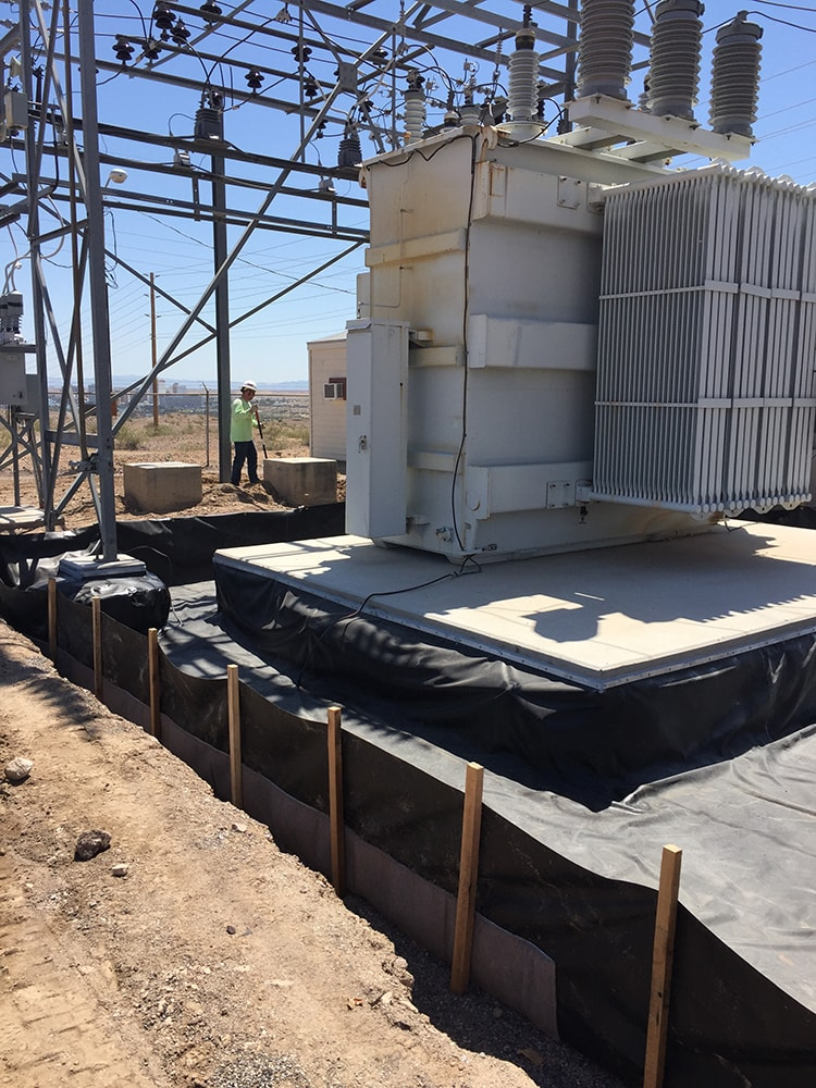 Geomembrane Liner System with Barrier Boom for oil containment